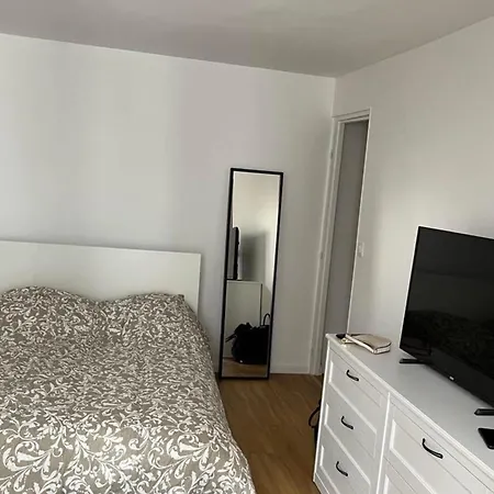 Bright Studio Near The Marais Apartment