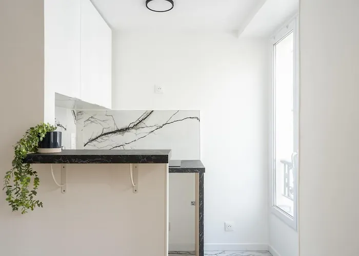 Bright Studio Near The Marais Париж