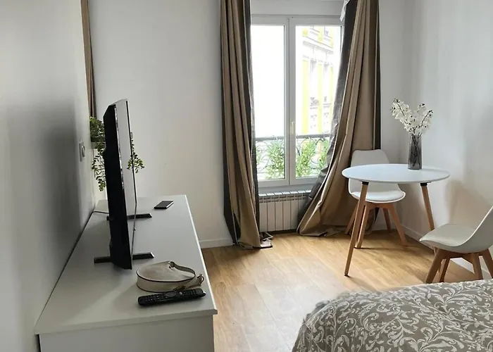 Bright Studio Near The Marais Апартаменты *